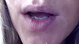 i'm playing with my pussy on live cam using toys