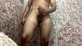 Alisando minha rola grande, assista o video completo no red agora mesmo.