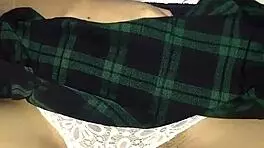 Visita secreta nocturna a habitación de babe mexicana para divertirse