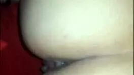 27-letna ženska se igra z velikimi ritnimi creampie