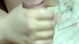 Novinha gives blowjob and masturbates with finger 😍