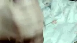 Novinha gives blowjob and masturbates with finger 😍