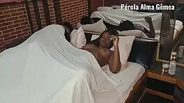 quase meu marido me pegou dando para meu vizinho