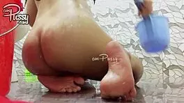 Hey, this amateur teen masturbates on the floor during shower, her asian pussy close-up in homemade solo.