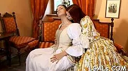 Hei, mau lihat cewek cantik saling jilat jari?