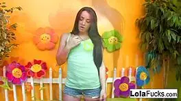 sexy lola playing solo in green room