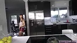 Splice scene of comradely family competition in college