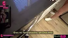 Hermanastra atascada en el lavado - subtitulado español