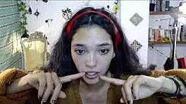 sexy teen 18+ performs on webcam