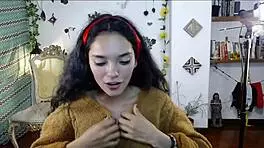 sexy teen 18+ performs on webcam