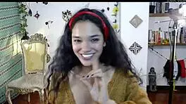sexy teen 18+ performs on webcam