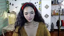 sexy teen 18+ performs on webcam