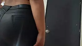 Hot mature Latina with big ass gives it up to lucky guy 😏🍑