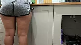 Enteada Pega Lavando A Louça