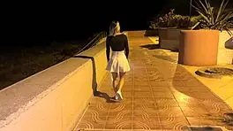 Passeggio lungo mare e uno sconosciuto si accorge che non ho le mutande video outdoor