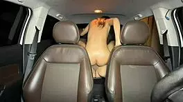 Dentro do carro bem gostoso