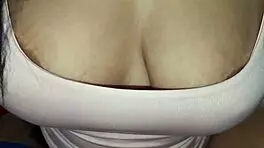 la vecina y su gigante culo
