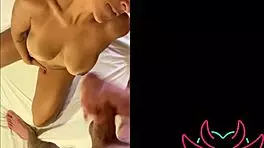 Gozada Nos Peitos Naturais Da Milf