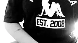 aline lopez se masturbando com vibrador para o testosterona blog