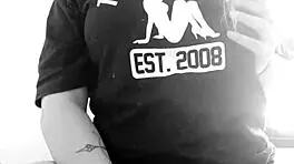 aline lopez se masturbando com vibrador para o testosterona blog