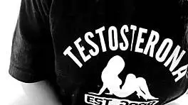 aline lopez se masturbando com vibrador para o testosterona blog