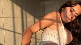 Huge Brunette Latina Ass Workout Flash