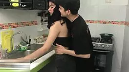 hermanastro follame duro por casa solos 🔥