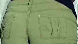 Mi cochito se moja cuando me toca el maldito viejo asqueroso