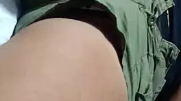 Mi cochito se moja cuando me toca el maldito viejo asqueroso