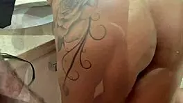 i went down for ifood and my neighbor invited me in