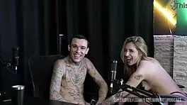 Loira safada faz um boquete gostoso no pau do magrinho deixando todo babado - yasmin pariz & ktal