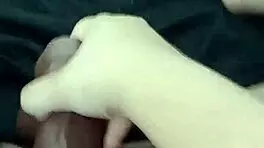 Tocando minha buceta apertadinha gozei no brinquedinho