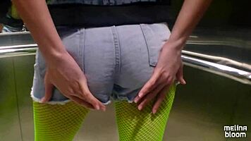 personal boquete from melina bloom in hotel elevator