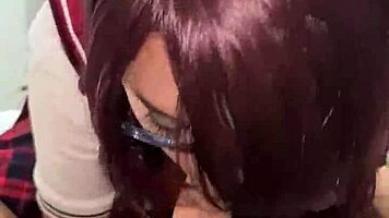 Deliciosa colegiala latina seduce a su padrastro por dinero