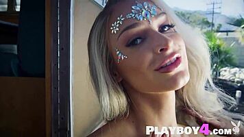 i'm emma hix posing naked and showing my nice booty 😘