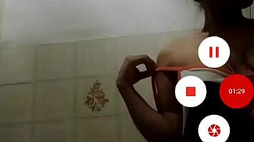 De Colombia a Mexico: Una Mami Colombiana Ofrece Videollamadas Calientes por WhatsApp