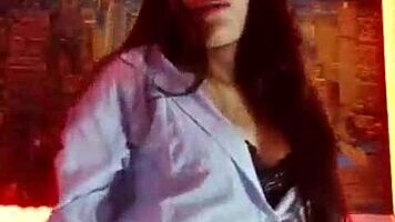 เต้นเพร์เรโอหนักกับคาโรล จี และอลิเซีย คีย์ส