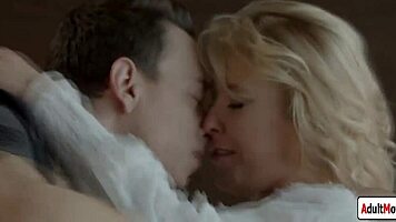 Petite Eyla Moore Masturbates Solo in Jacuzzi Bath