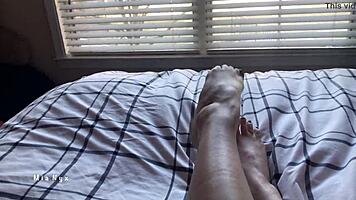 Mianyx Teases with Bare Feet