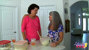 yo, sweet cherry pie lesbian lick action! 🍒