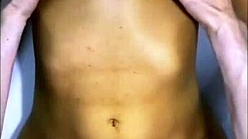 La Madrastra de Su Amiga Ten�a Unas Curvas Impresionantes Que Lo Dejaban Sin Aliento Cada Vez Que La Ve�a