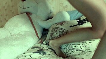 Ung Kvinde Onanerer Live på Webcam, Fingerer Sin Fisse