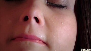 Damn, beautiful babe sucks and swallows cum hard