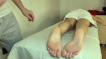 隠し撮り18歳マッサージ嬢オイル中出しセックス