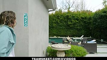 Bouncy boobed jackie hoff seduces her boyfriend by the pool