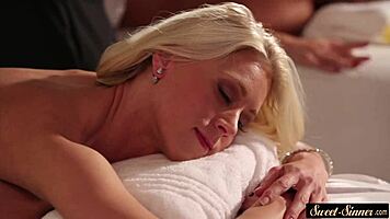 Cougar teaches stepdaughter how to fuck 😏