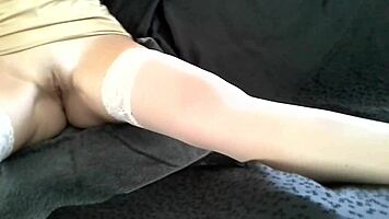 figa aperta piena di cera calda, kinky pain in pussy