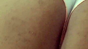 Dios Mío, Esposo Me Pone a Mamar Su Enorme Polla Tras Viaje