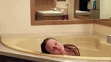 relaxing bath time with pregnant wife shadebunny 😊