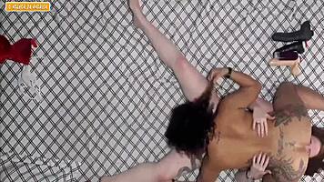 minha melhor amiga nunca esteve com uma garota entao eu mostrei a ela como pode ser divertido fiz a gostosa chupar meu grelo ate ficar duro e inchado